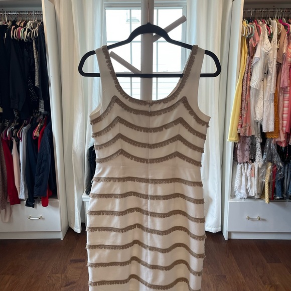 Great detail white Trina Turk dress! - Picture 6 of 7